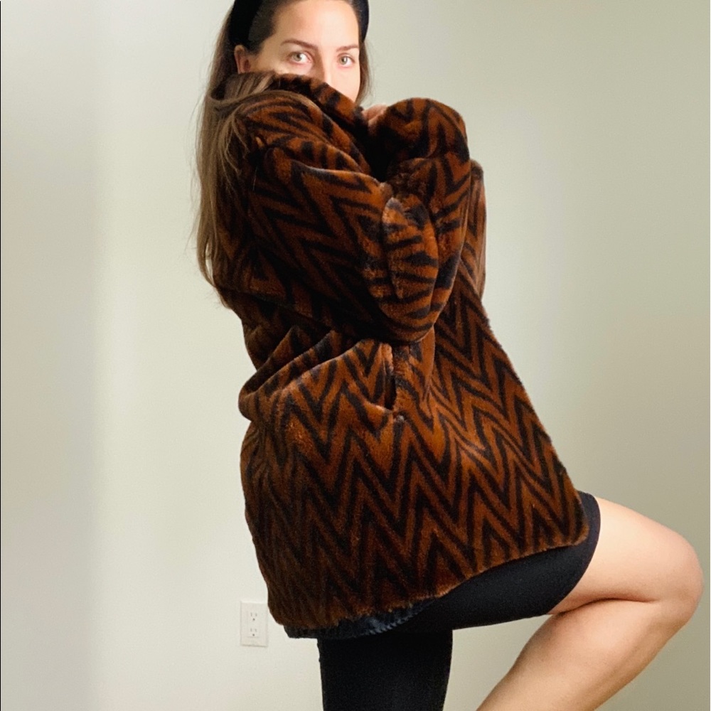 VINTAGE Oversized ZIGZAG Coat - Picture 11 of 16